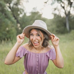 Meet your Posher, Caroline